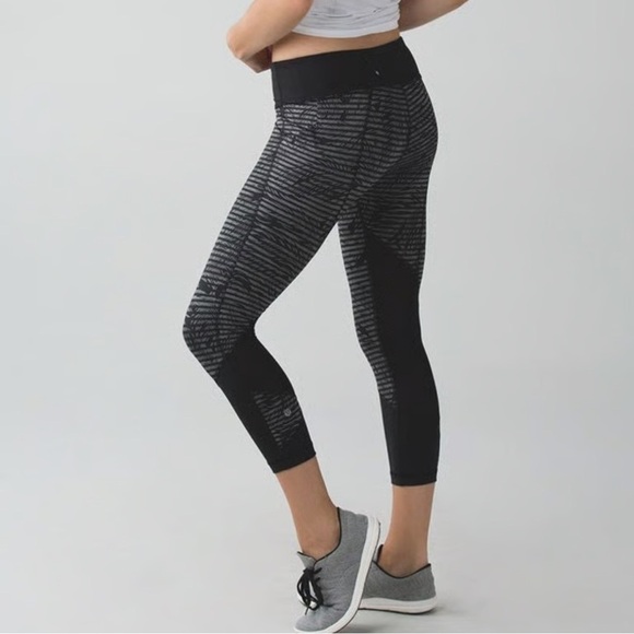 Lululemon pace rival crop leggings size 4 stripe Play slate - Picture 1 of 4
